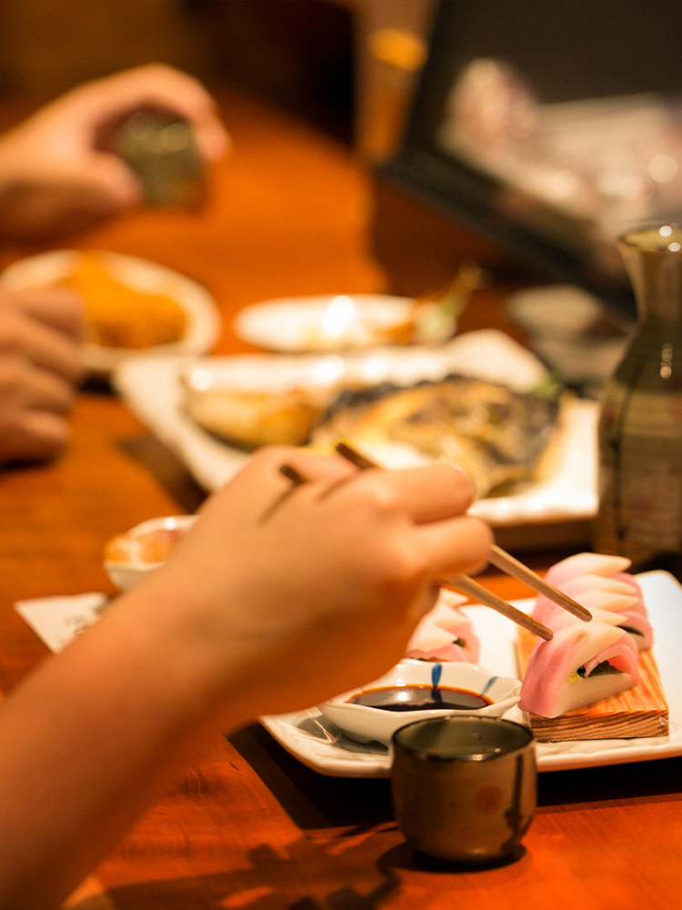 福岡市 西新の夜ご飯に日本酒をうまくて安い刺身 魚 肉料理と堪能